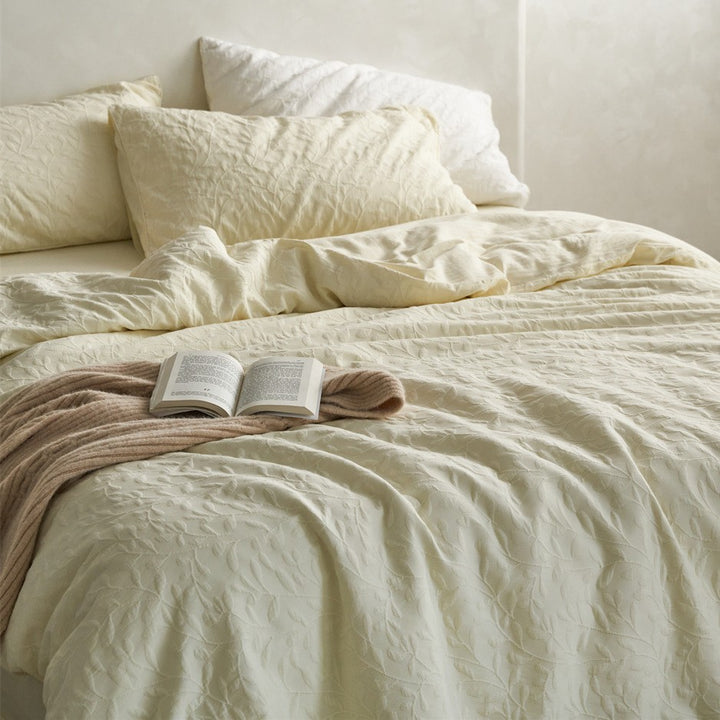 Luxurious cotton jacquard bedding set with embossed floral relief