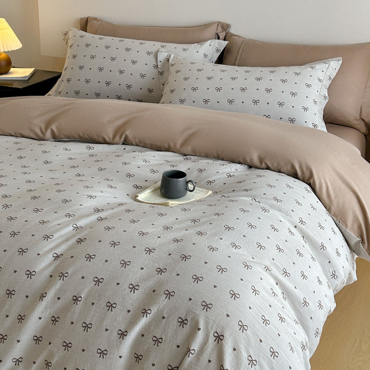 Luxurious bedding set with floral jacquard pattern
