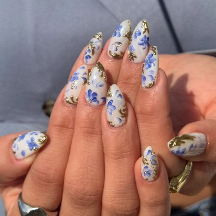 Artificial nails with exquisite floral and gold accents Stornfield