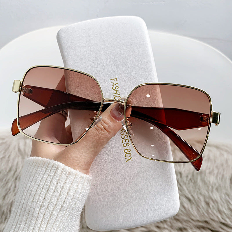 Women stylish square sunglasses with curved frame Stornfield