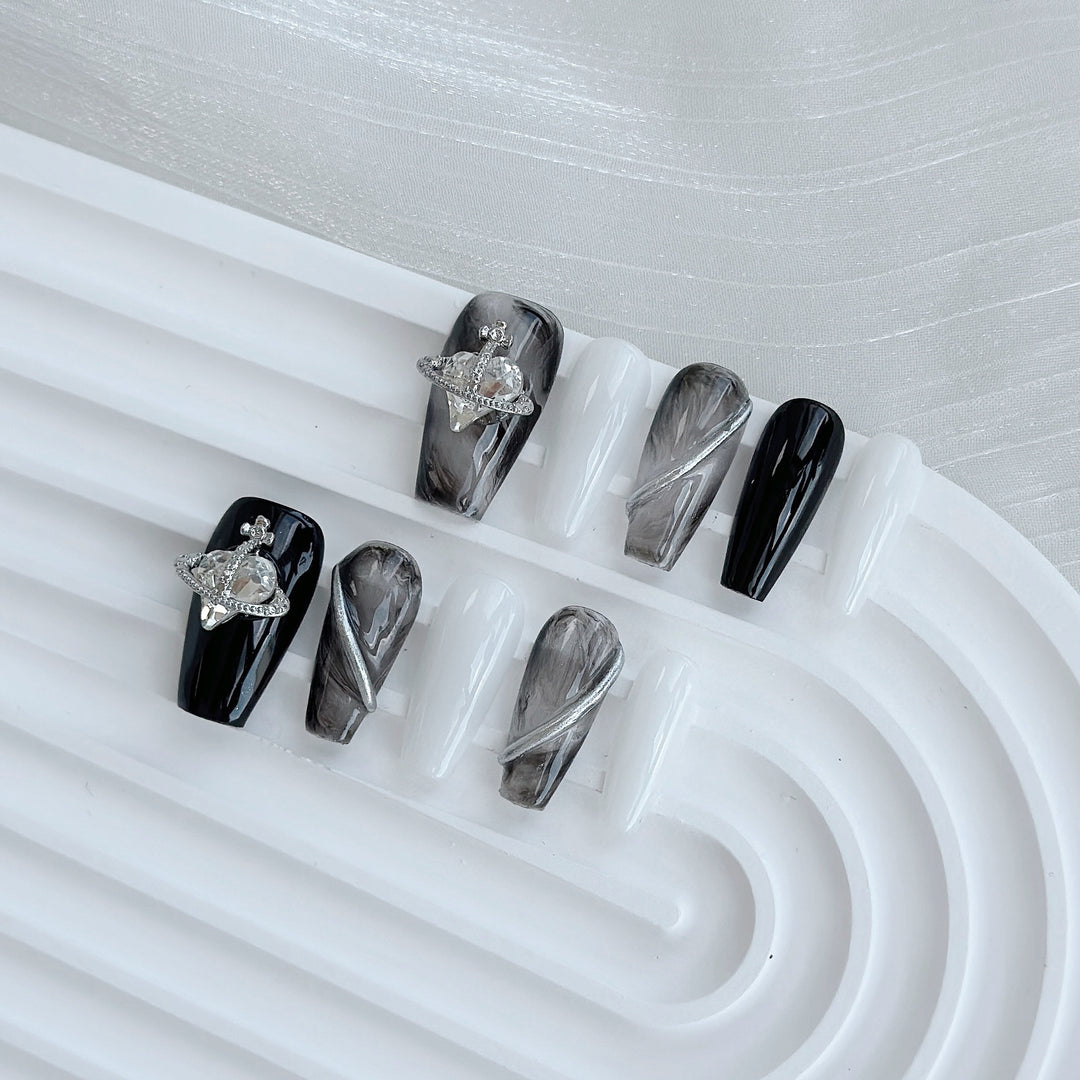 Artistic Press-On Nail Design Set with Glittering Elements