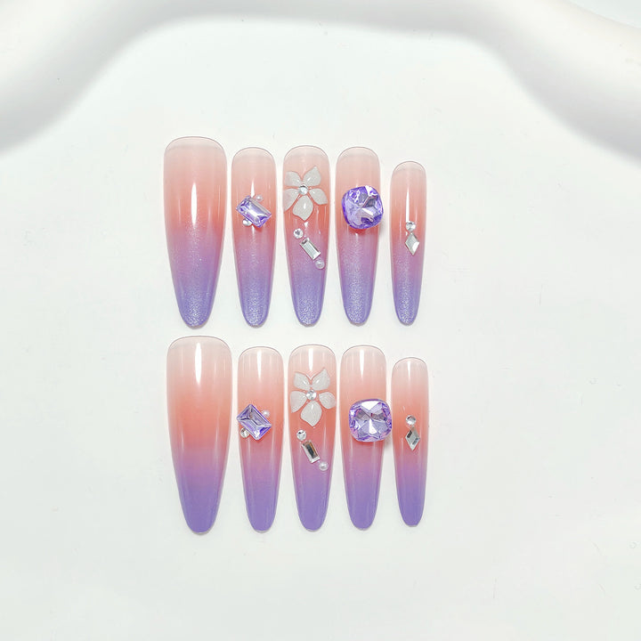 Artistic fingernails with delicate rhinestone details Stornfield