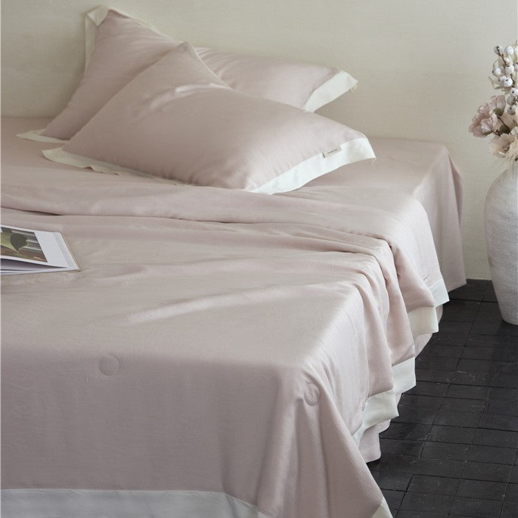 Elegant satin bedding set with silky touch, contrasting border and concealed closure