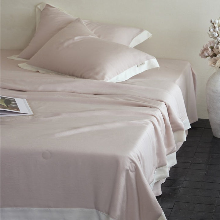 Elegant satin bedding set with silky touch, contrasting border and concealed closure