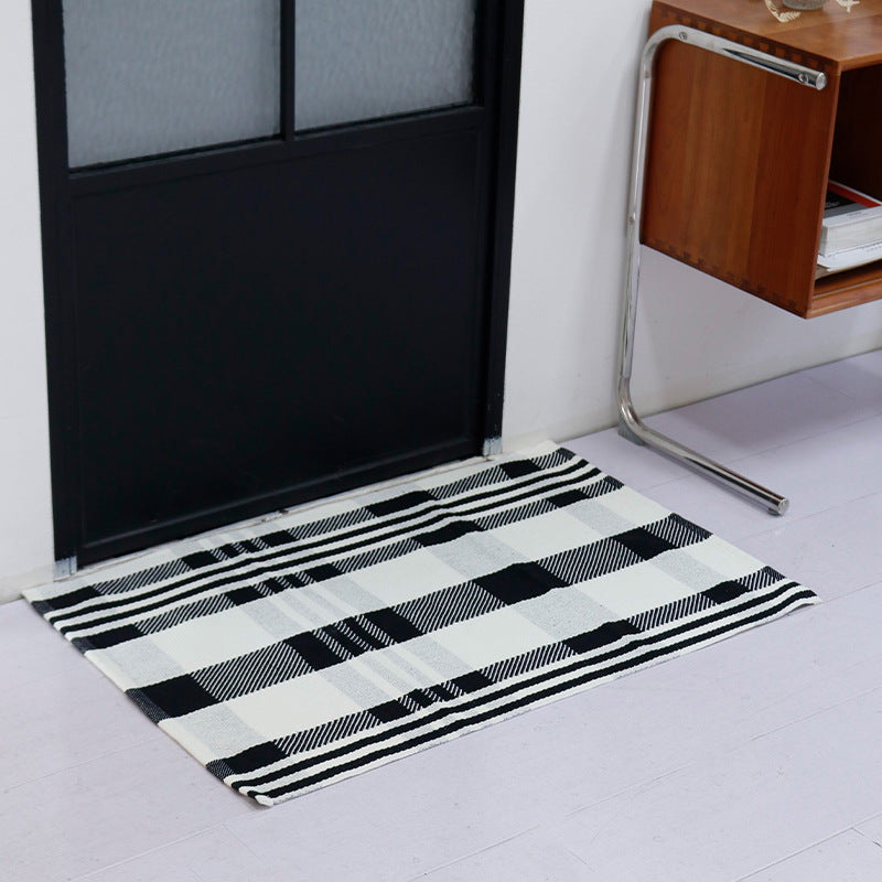 Robust flat-woven doormat for entrance area with check pattern and anti-slip back