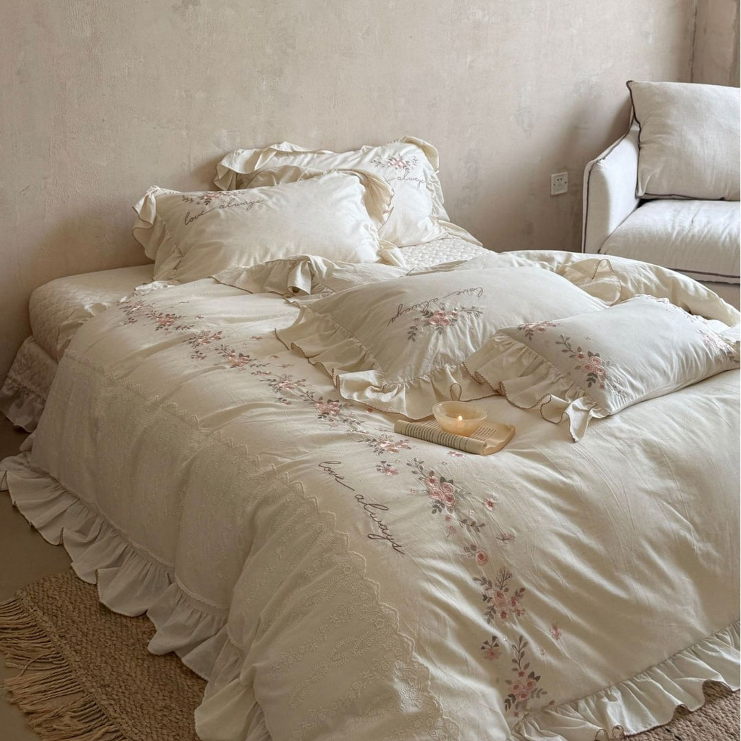 Shabby-Chic Bedding Set with Lace Embroidery, Ruffle and Floral Motif