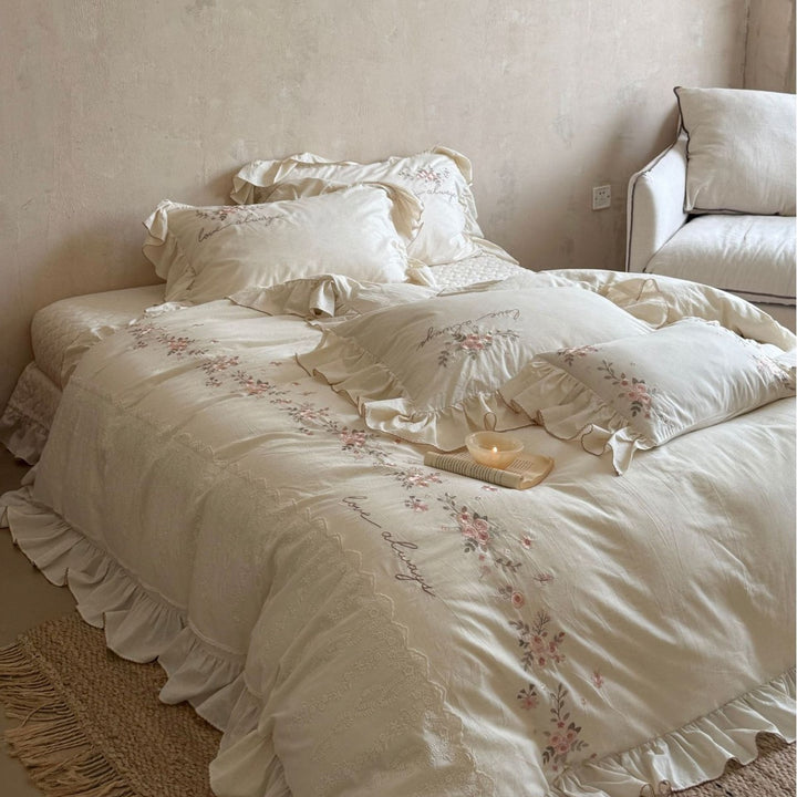 Shabby-Chic Bedding Set with Lace Embroidery, Ruffle and Floral Motif