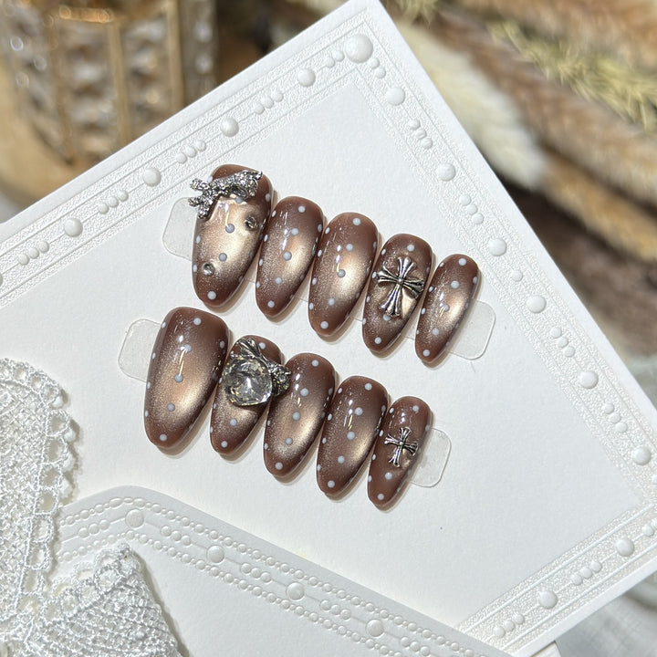 Elegant Press-On Nail Art Set with Distinctive Metallic Accents Stornfield
