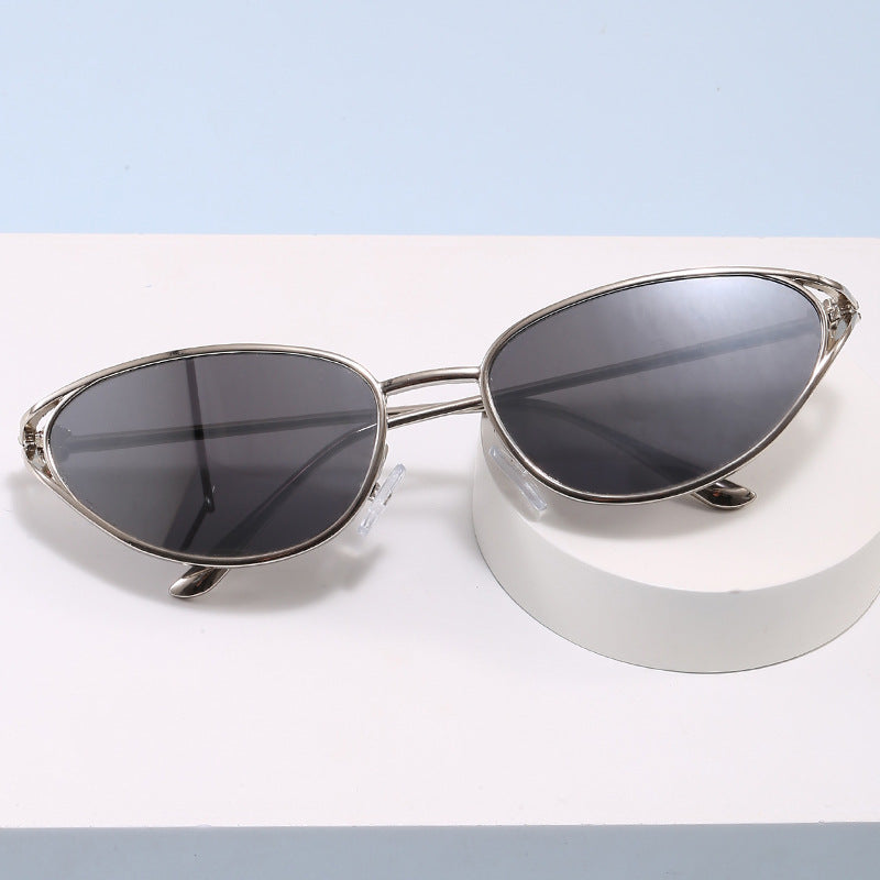 Trendy Cat-Eye Sunglasses with Metallic Frame Stornfield