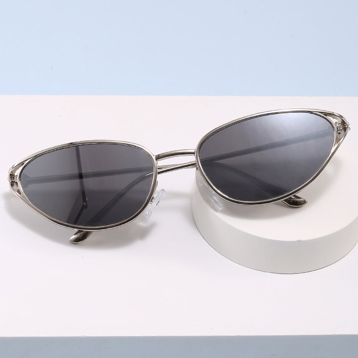 Trendy Cat-Eye Sunglasses with Metallic Frame Stornfield