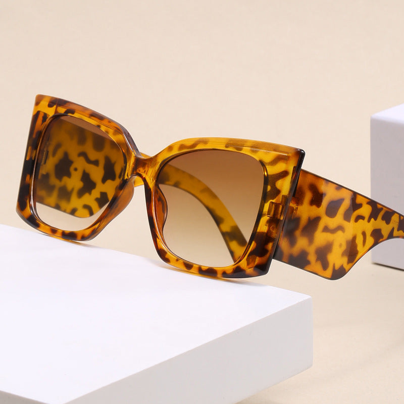 Women fashionable oversized sunglasses with geometric frame Stornfield