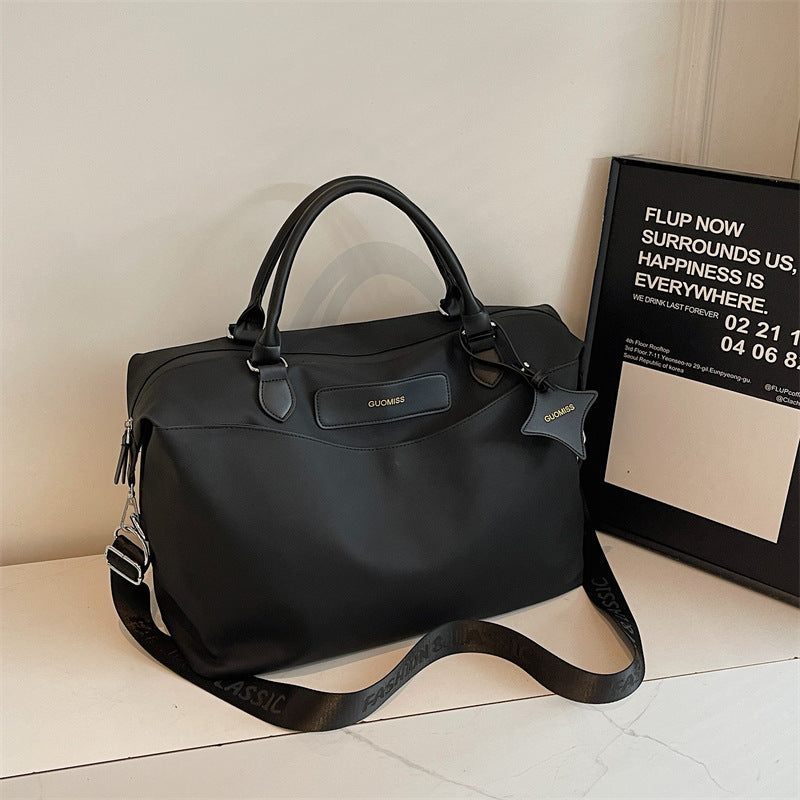 Elegant Travel Bag With Practical Compartments Stornfield