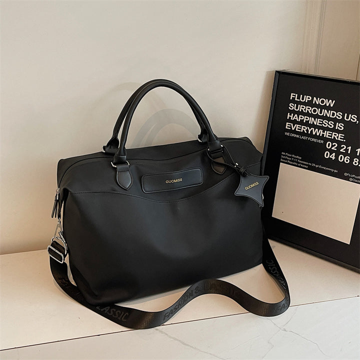 Elegant Travel Bag With Practical Compartments Stornfield
