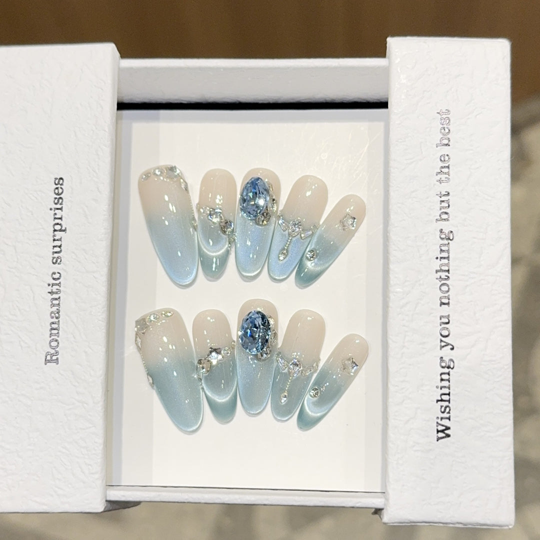 Nail set with Romantic Design and Glitter Elements Stornfield