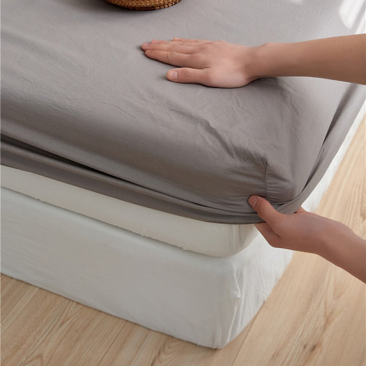 Elastic fitted sheet made of cotton jersey with extra deep pocket and all-around elastic