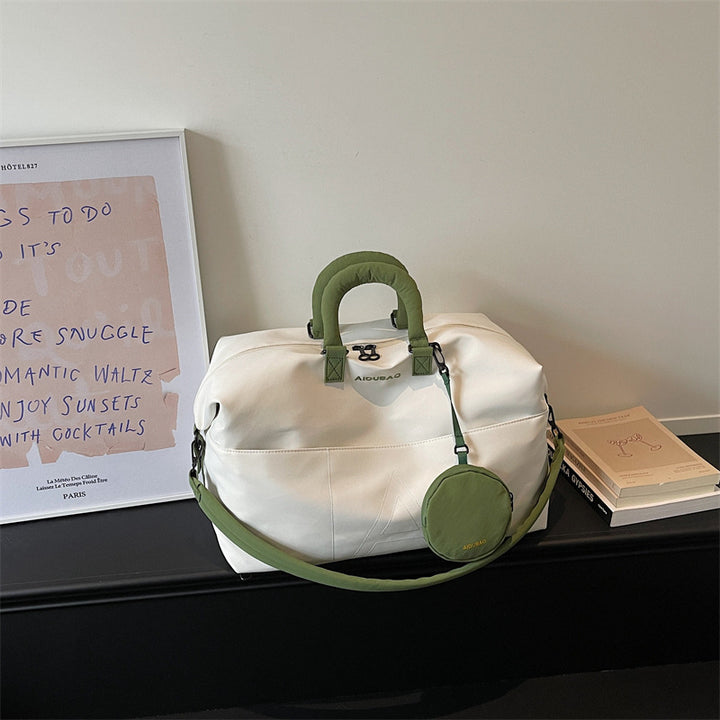 Elegant Travel Bag with Practical Accessories Stornfield