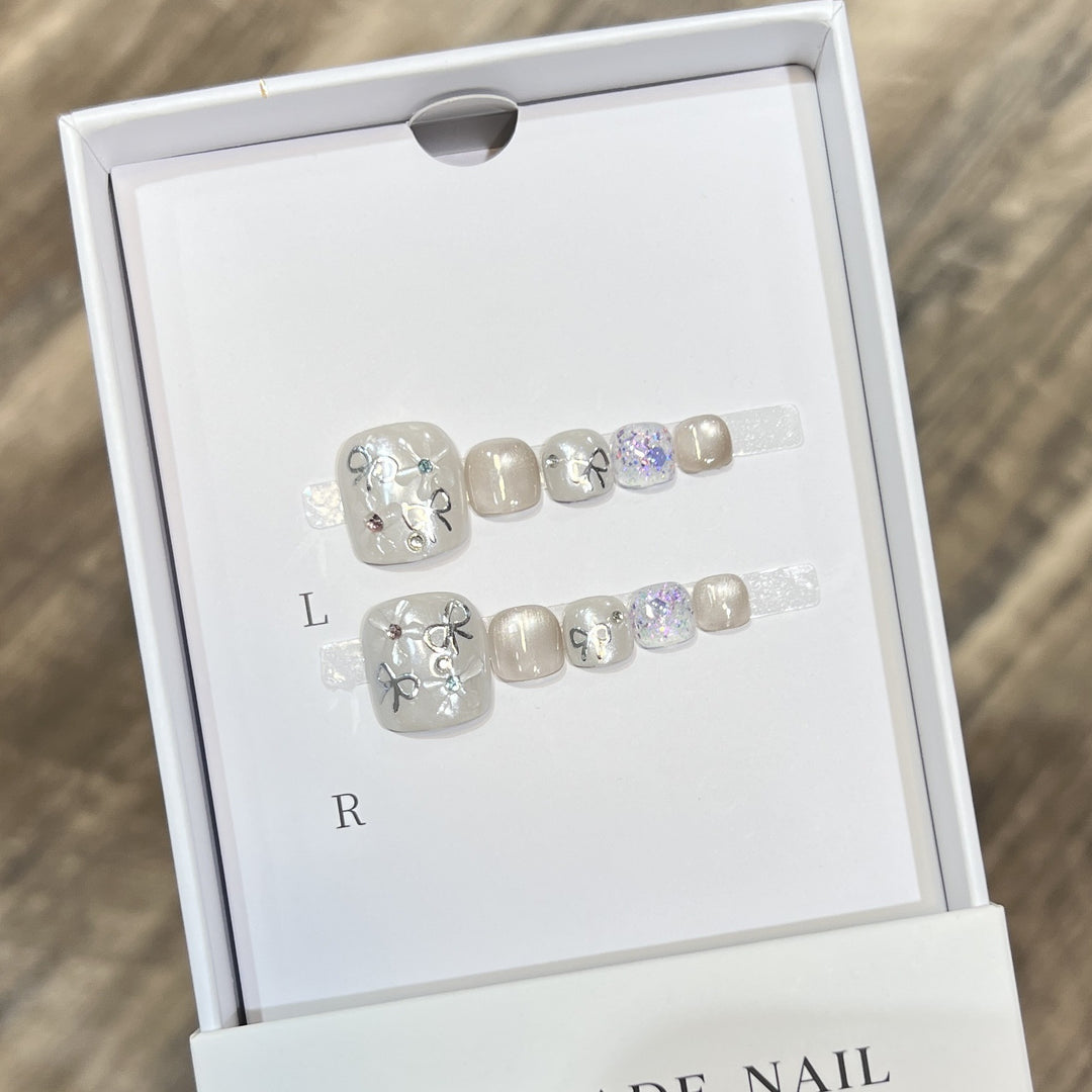 Artistic Press-On Nail Set with Glitter and Floral Design Stornfield