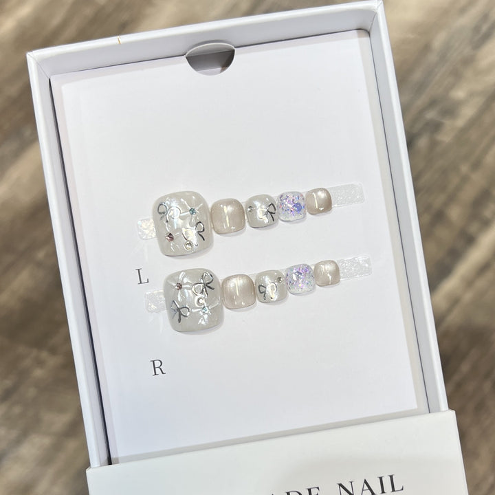 Artistic Press-On Nail Set with Glitter and Floral Design Stornfield