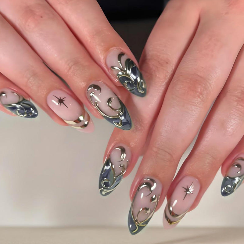 Nail art set in elegant, artistic design Stornfield