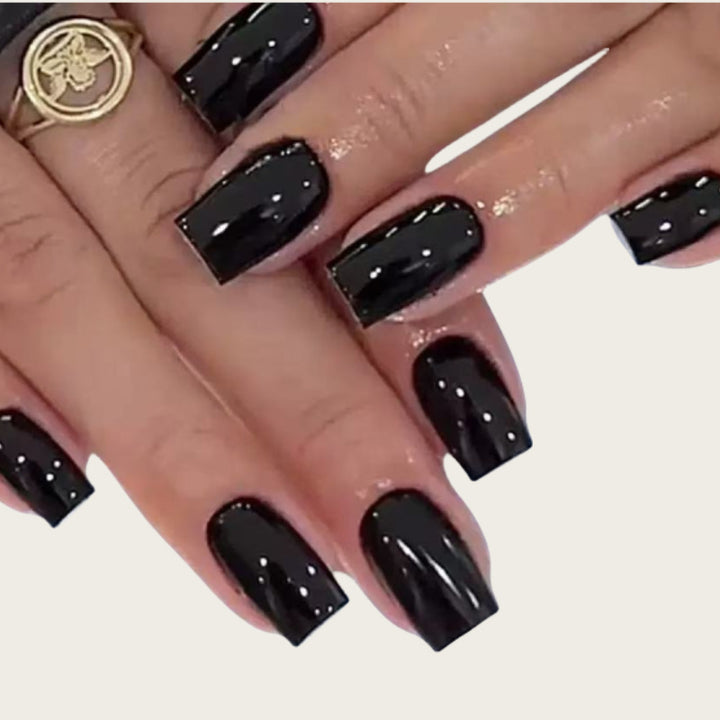 Artificial Nail Set in Shimmering Black Width Stornfield