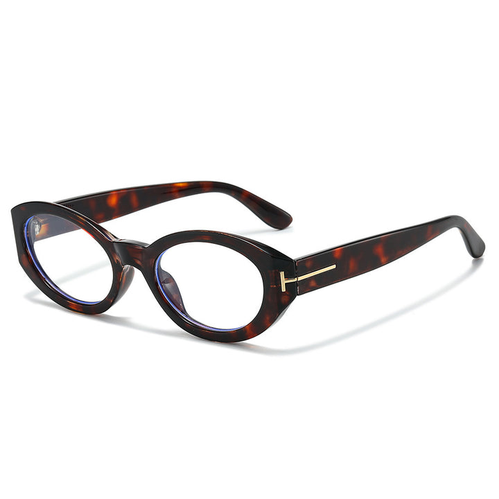 Chic Cat-Eye Sunglasses with Retro Tortoiseshell Frame Stornfield
