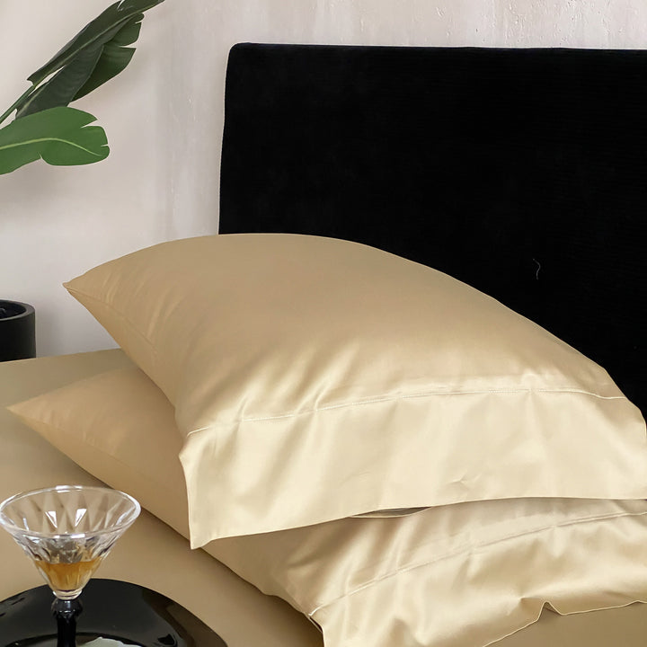 Premium cotton satin pillowcase set with hotel closure and fine piping