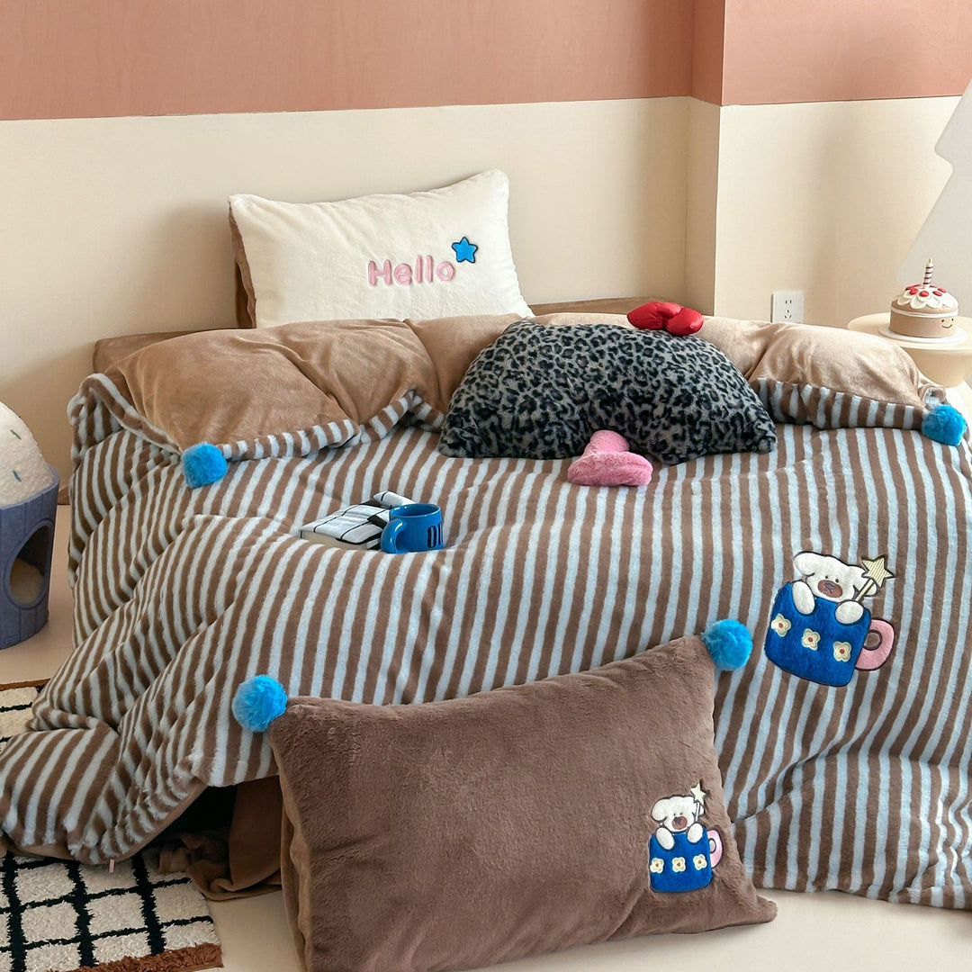 Plush Cartoon Cat Duvet Comforter Set with Polka Dot Fleece & Pom-Pom Decorative Pillows