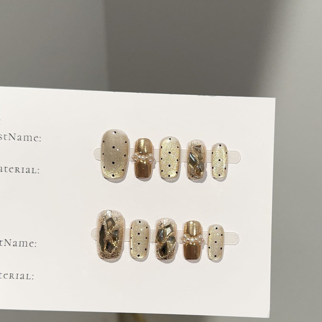 Luxurious Decorative Press-On Nail Set