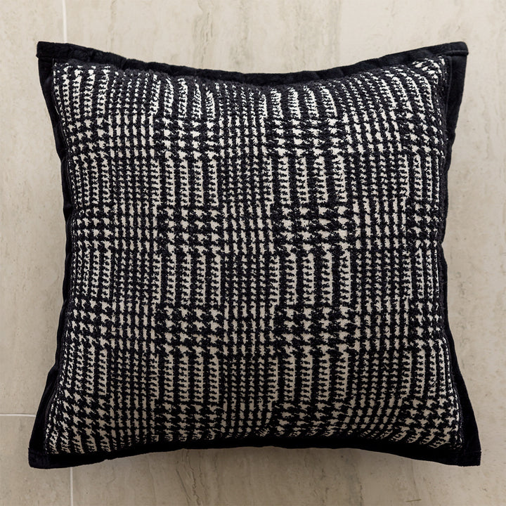 Structured decorative cushions