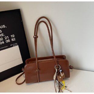 Modern Minimalist Crossbody Bag Stornfield