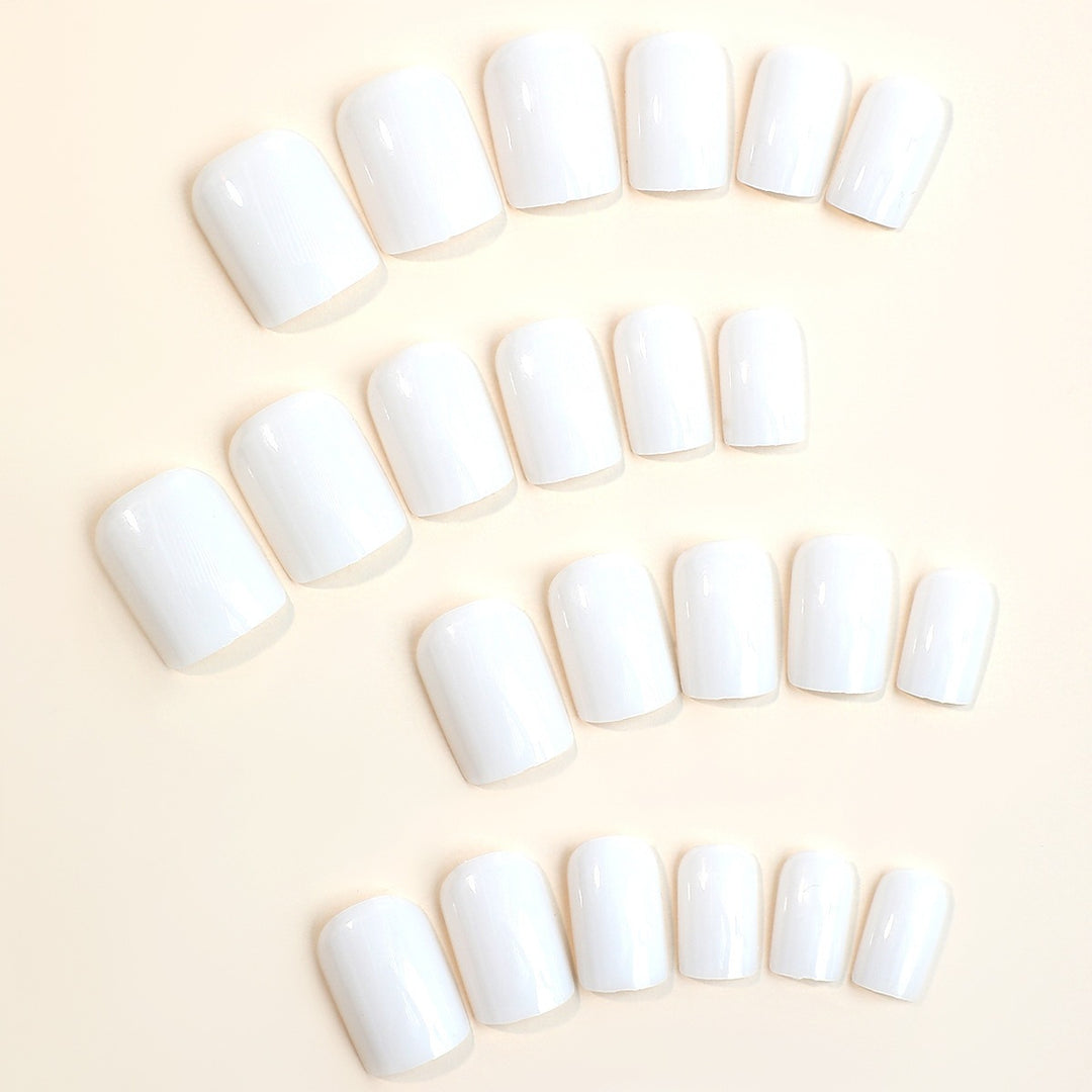 Nail set with shiny finish and practical accessories Stornfield