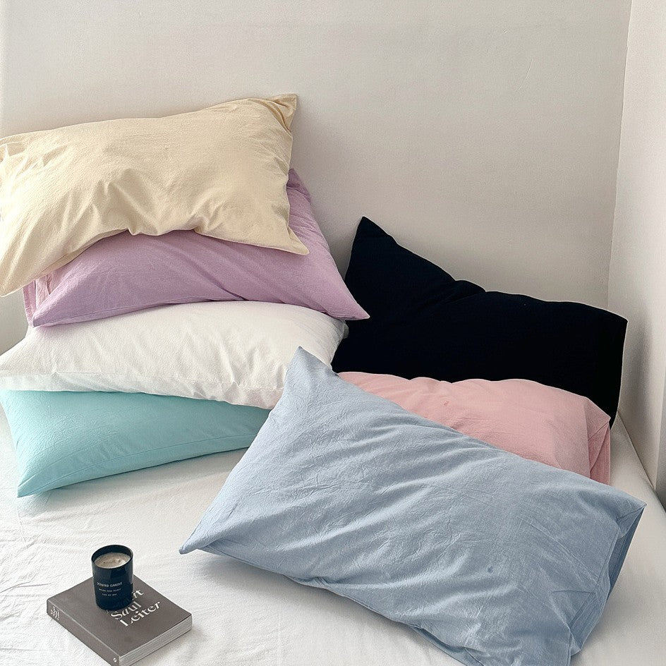 Cushion cover made of soft cotton percale with hidden zipper