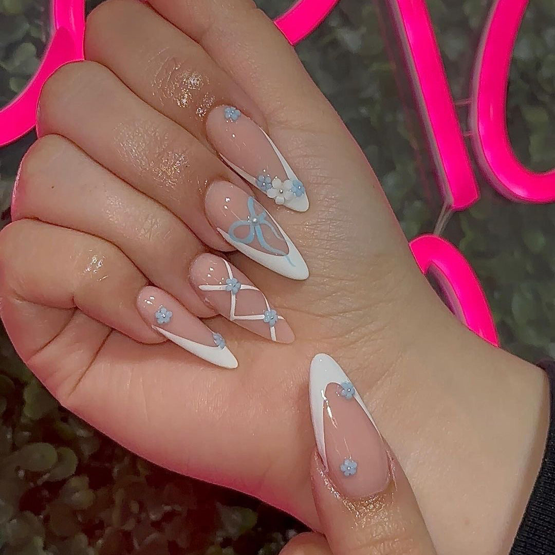 Acrylic nail set with elegant 3D flowers and glamorous accents Stornfield