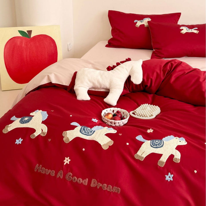 Bedding set with embroidered horse appliqués