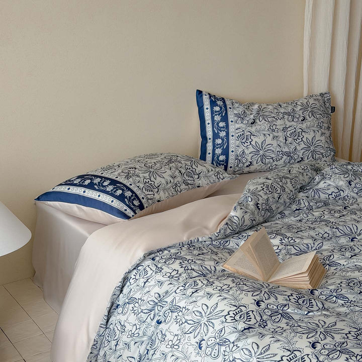 Satin bedding set with floral watercolor print and silky shiny surface