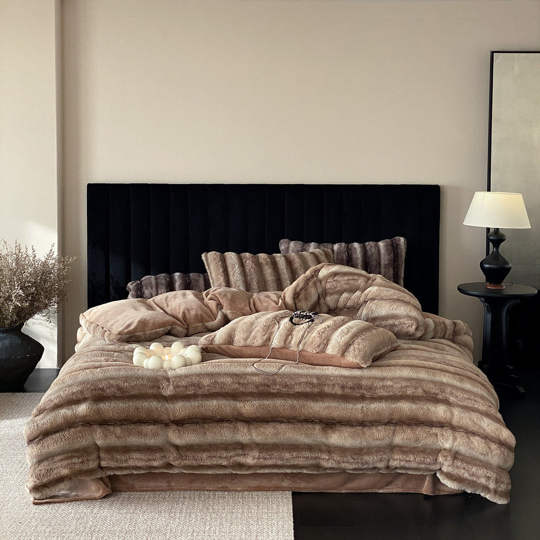 High-pile cuddle duvet cover set made of faux fur with fine striped texture
