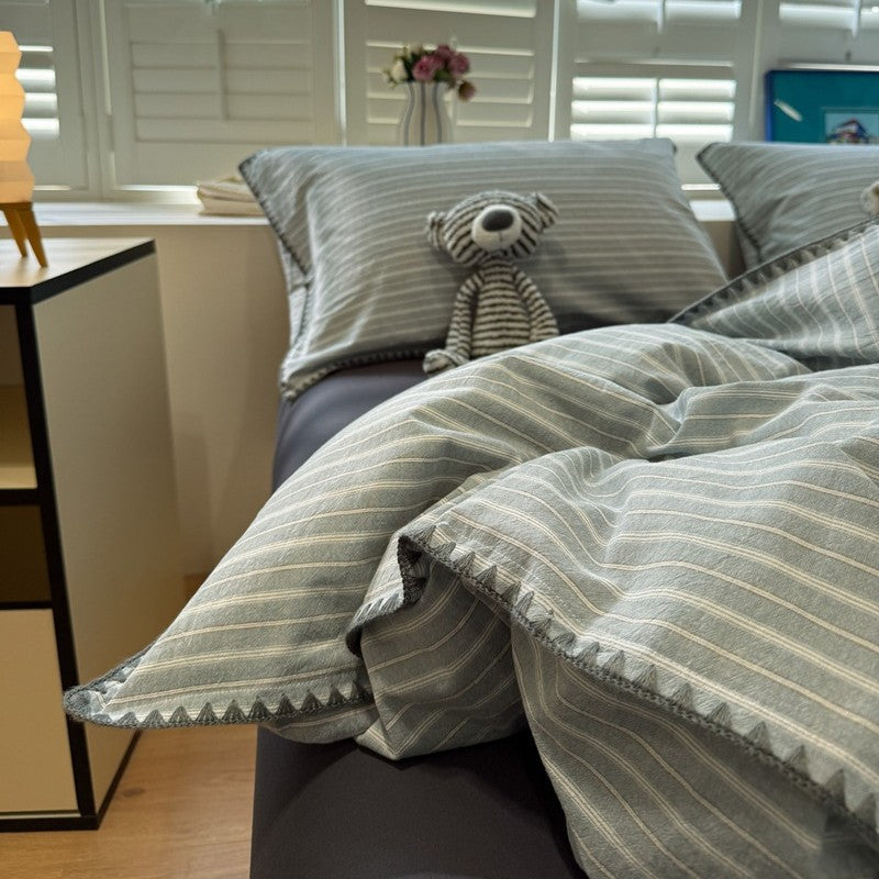 Lightweight Checkered Bedding Set