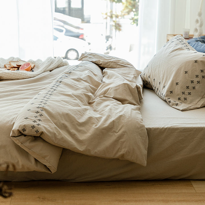 Bedding set made of cotton Renforcé with embroidered floral all-over and reversible function