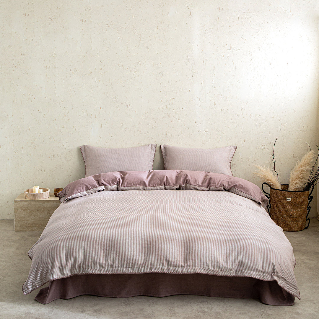 Reversible bedding set made of linen-cotton blend with fine pinstripes