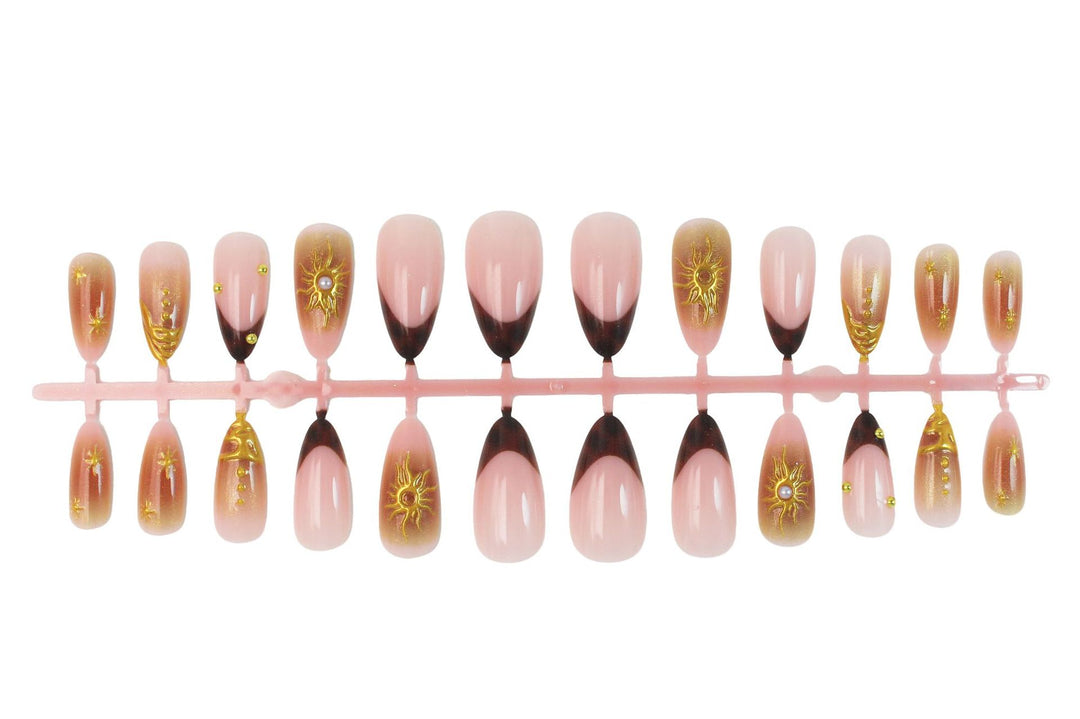 Artificial nail set with elegant gold pearls and delicate designs Stornfield