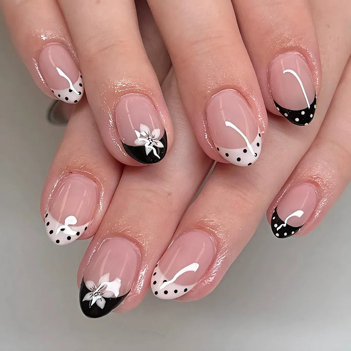 Elegant Black and White Floral Nail Art Extensions Stornfield