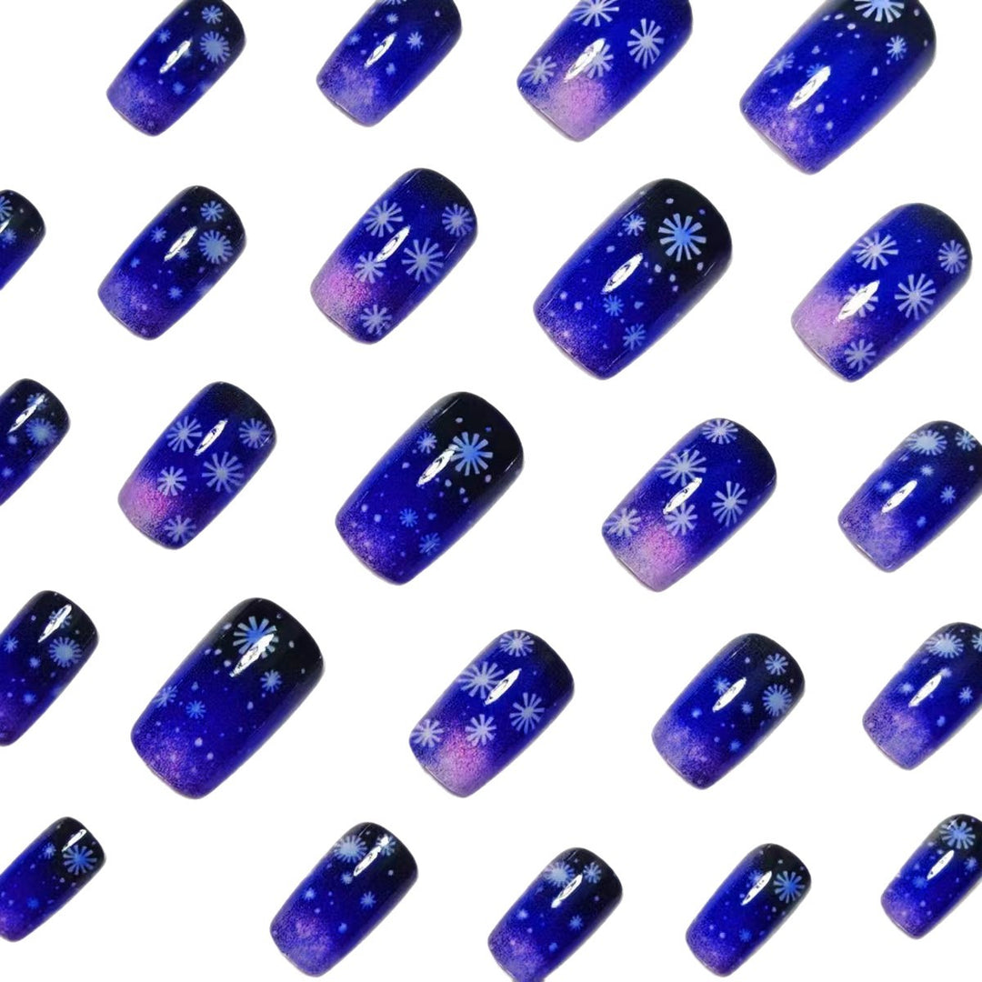 Artificial nails with shimmering winter design Stornfield
