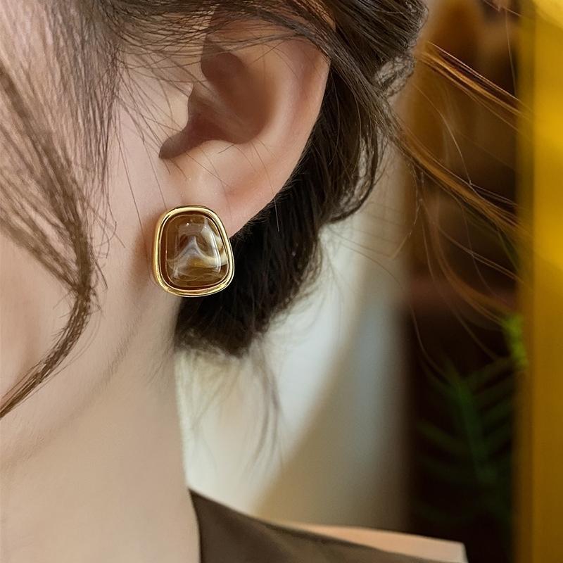 Glamorous earrings with high-quality amber elements Stornfield
