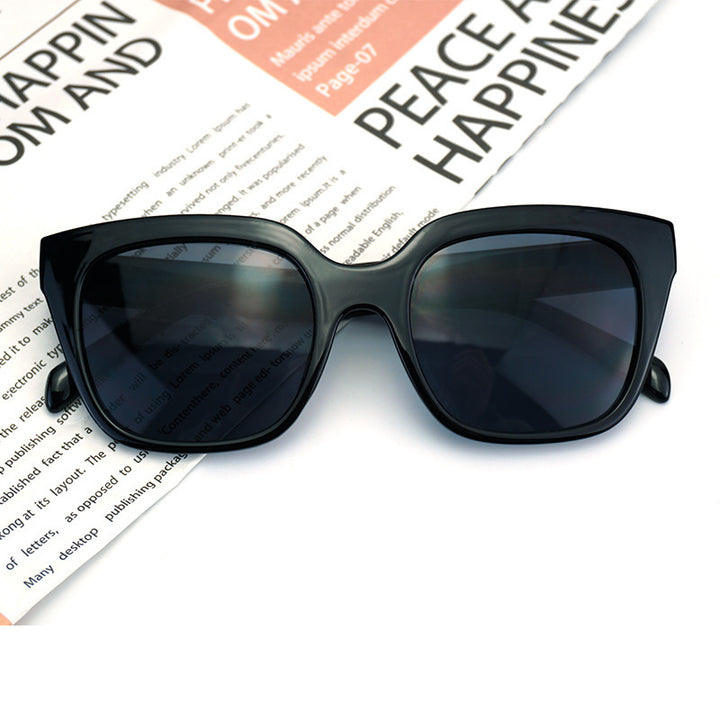 Women Fashion oversized Sunglasses with striking Frame Stornfield