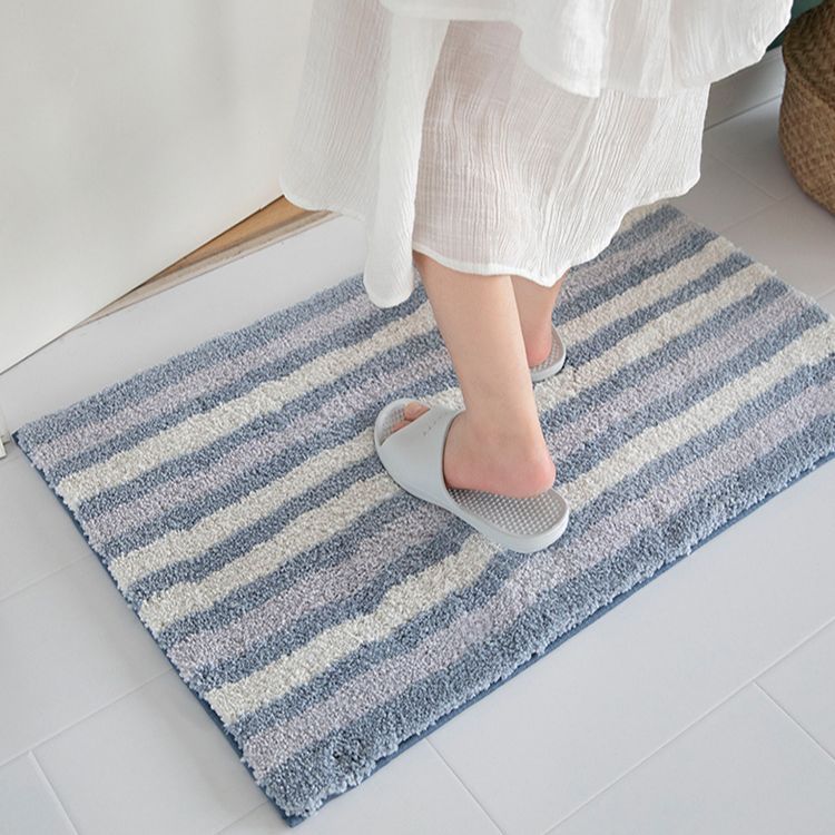 Soft Bath Mat with Striped High-Pile Surface