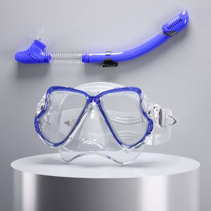 Diving mask with ergonomic design and a flexible snorkel Stornfield