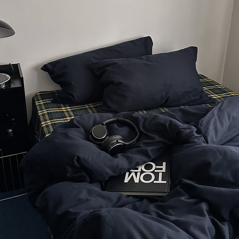 Checked bedding set made of linen-cotton mix with fitted sheet and pillowcases