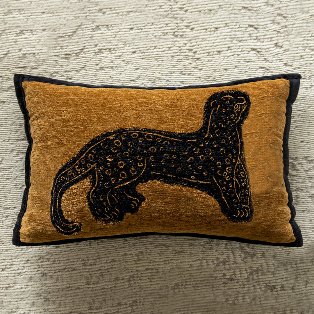 Luxurious cushion with panther design