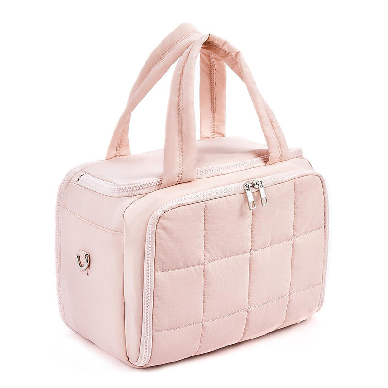 Practical and Stylish Makeup Bag Stornfield