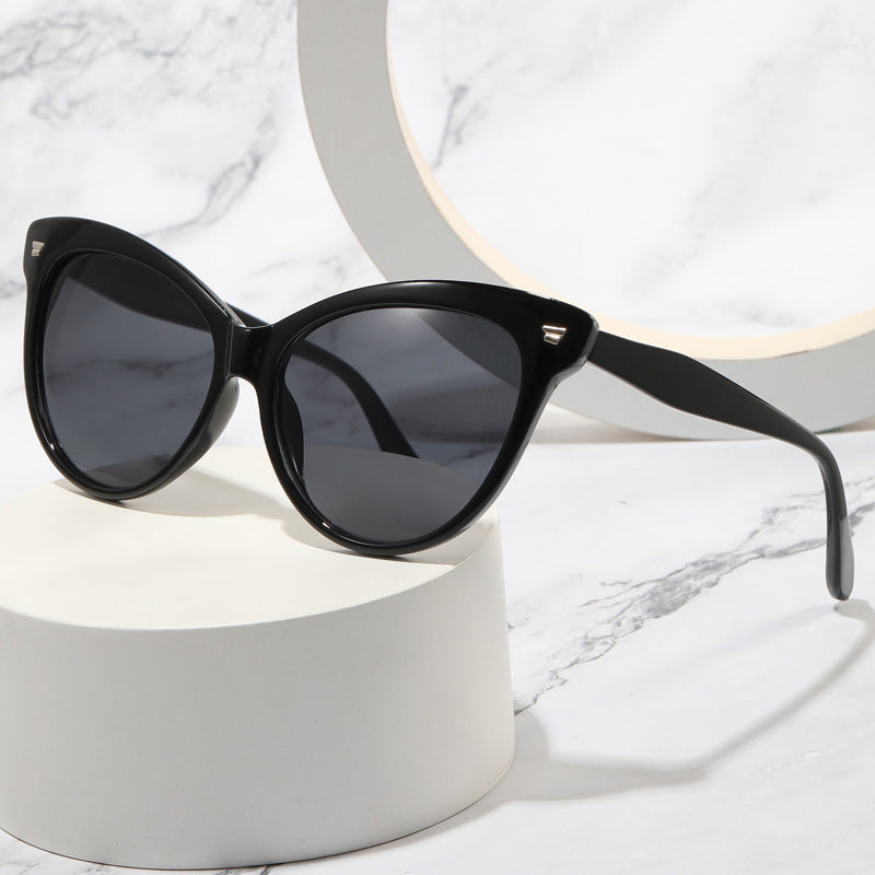 Ladies trendy cat-eye sunglasses with transparent frame and blue lenses Stornfield